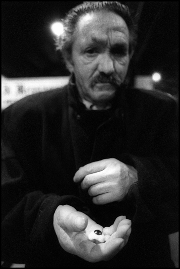 © Claudio Vitale, 1989, Milano, Homeless