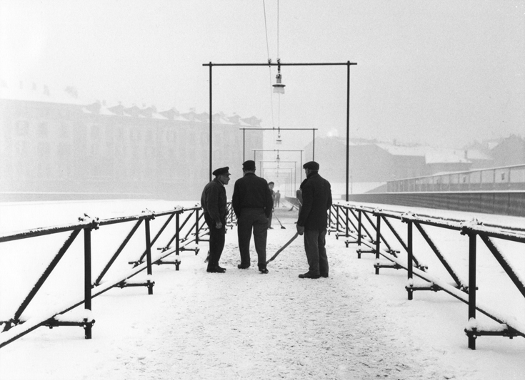 &copy; Virgilio Carnisio, Milano, 2011, Isola untitled.